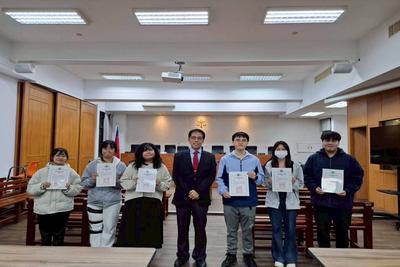 【1141211】法律服務社期末社員大會吳俊毅院長親臨現場頒發聘書勉勵社團幹部辛勞圖片